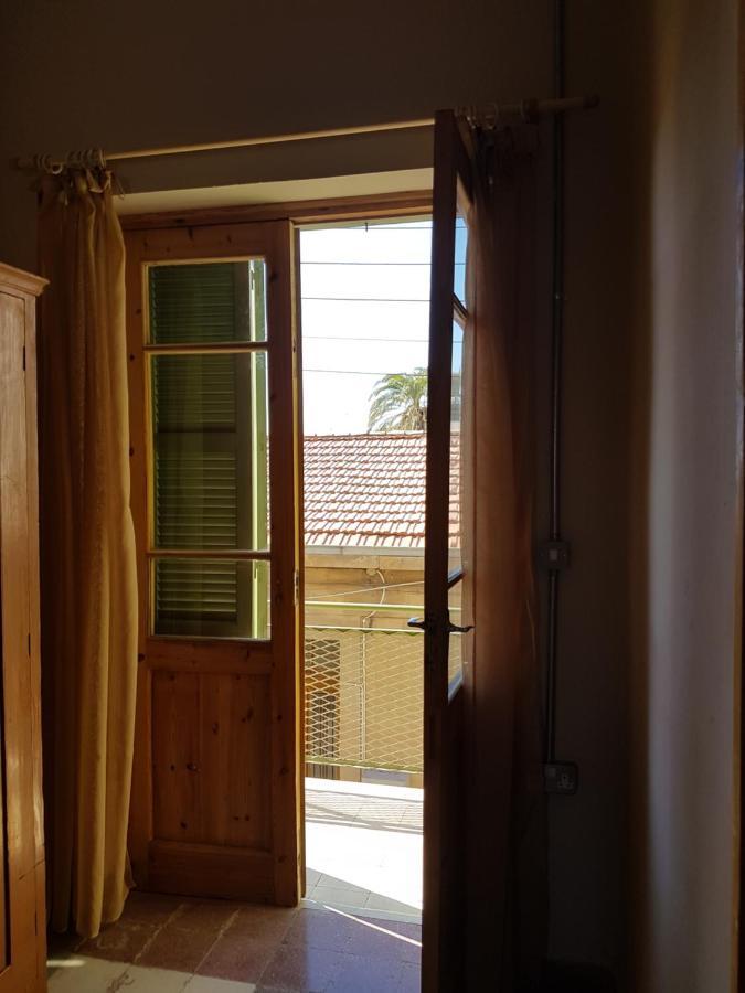 Ines Guest House ニコシア エクステリア 写真