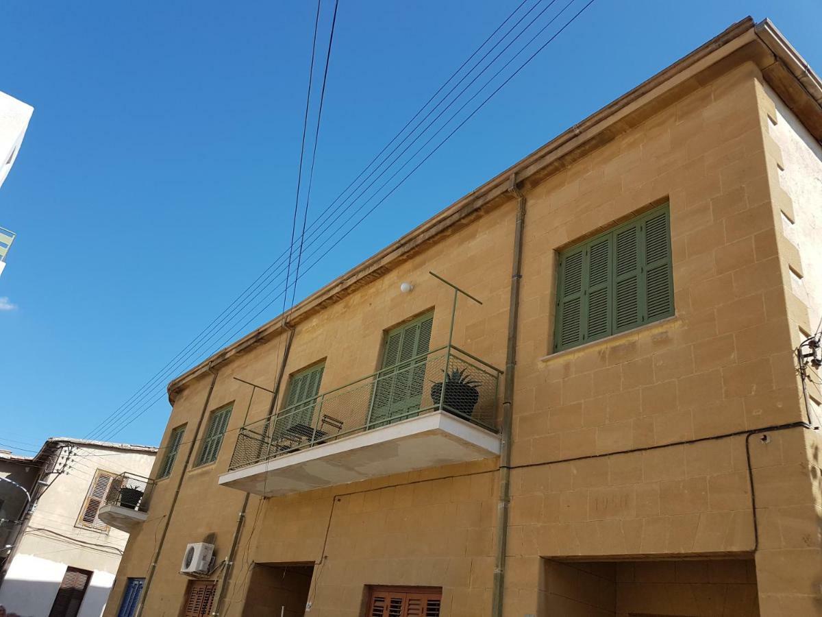 Ines Guest House ニコシア エクステリア 写真